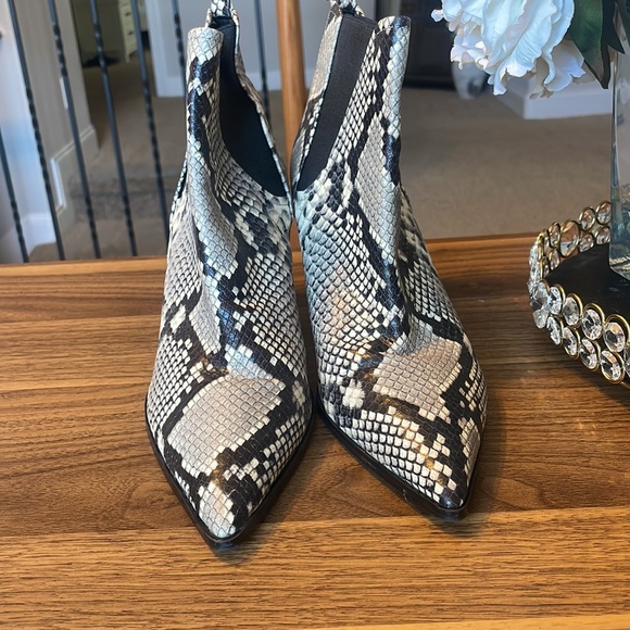 Zara Snakeskin Ankle Heel Booties Size 9 1/2 - Picture 4 of 5